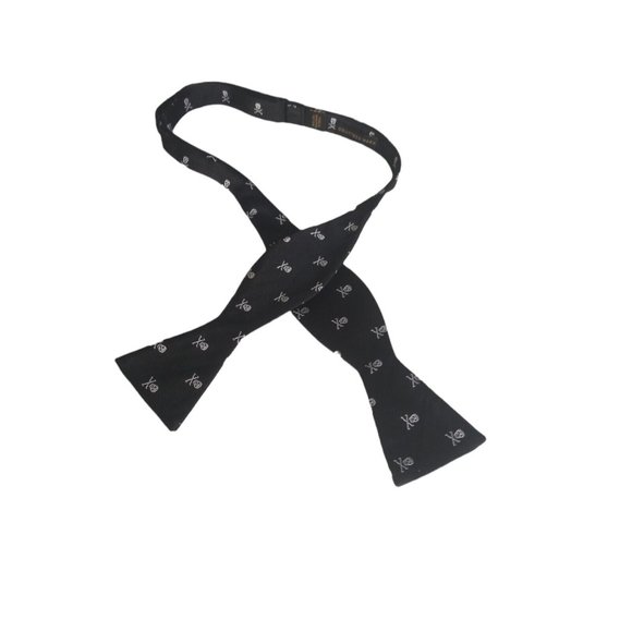 Countess Mara Other - COUNTESS MARA Black With Skulls Print Adjustable Self Bow Tie Silk 2".1/4 EX.CD